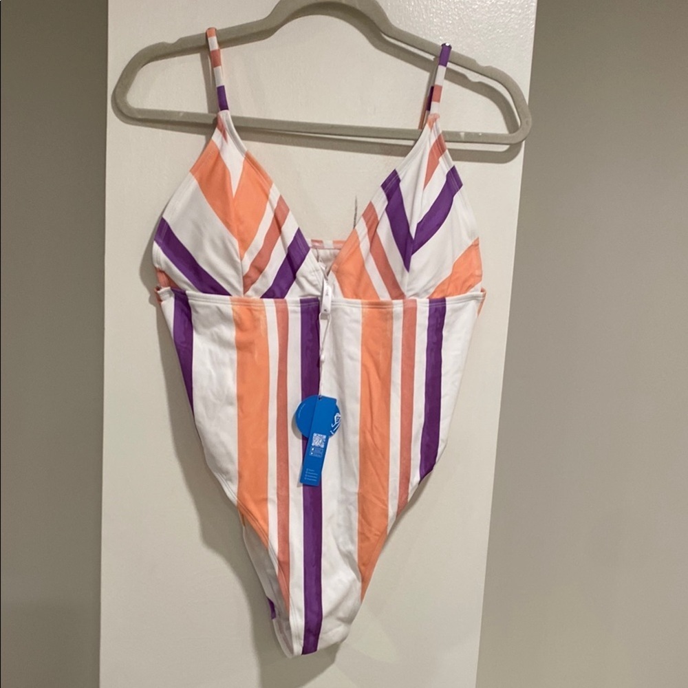 NWT Cupshe Women’s one piece striped swimsuit suit with 4 way stretch fabric